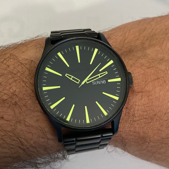 Nixon Sentry SS black with vibrant color popping yellow accents new battery
